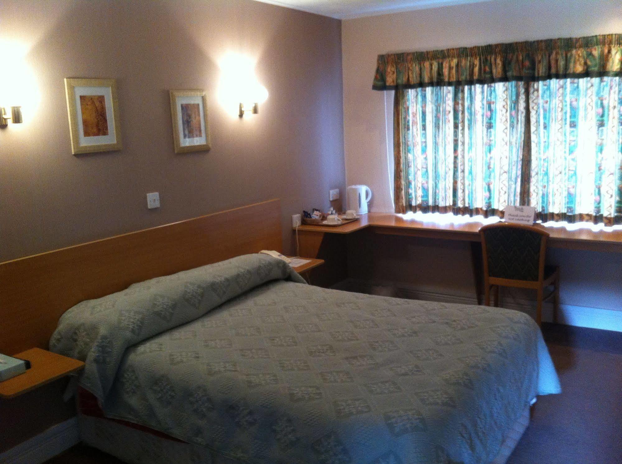 The Town & Country Lodge Dundry Kültér fotó